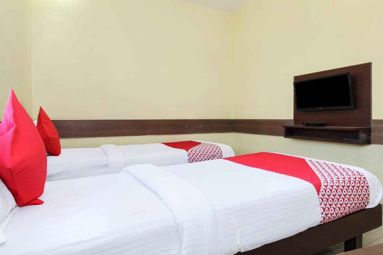 Oyo 30537 Hotel Megharaj Bijapur  Exterior photo