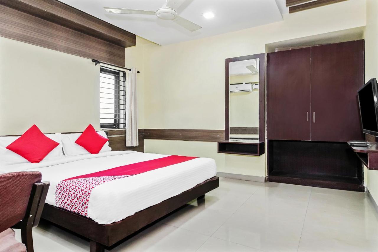 Oyo 30537 Hotel Megharaj Bijapur  Exterior photo